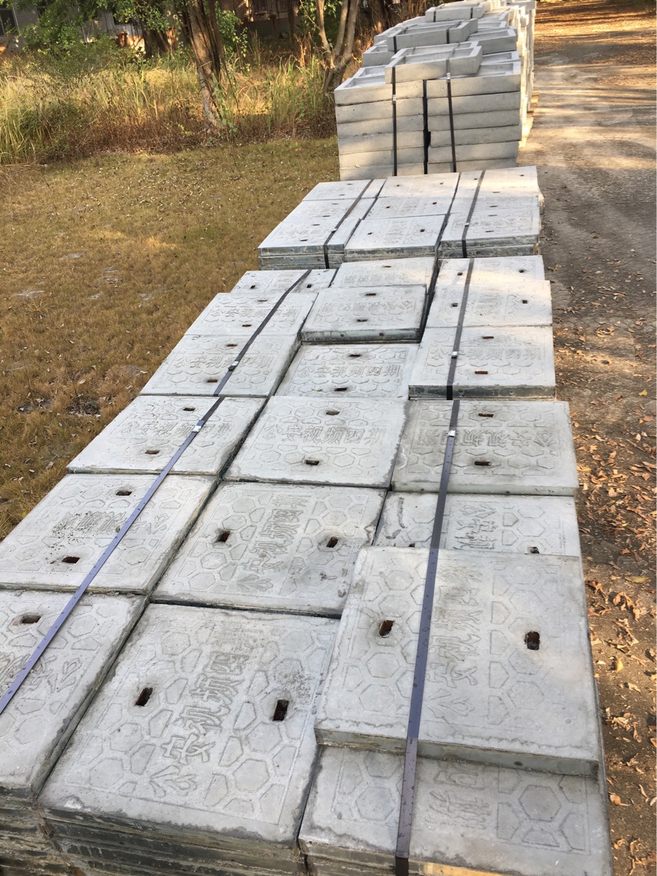 水泥井盖方形预制钢筋混凝土视频监控井盖