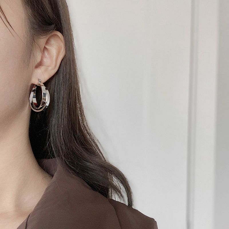 New European and American Style Earrings Female Online Influencer Same Style Cold Style Cross Circle Ear Clip Simple Versatile Elegant Earrings Fashion