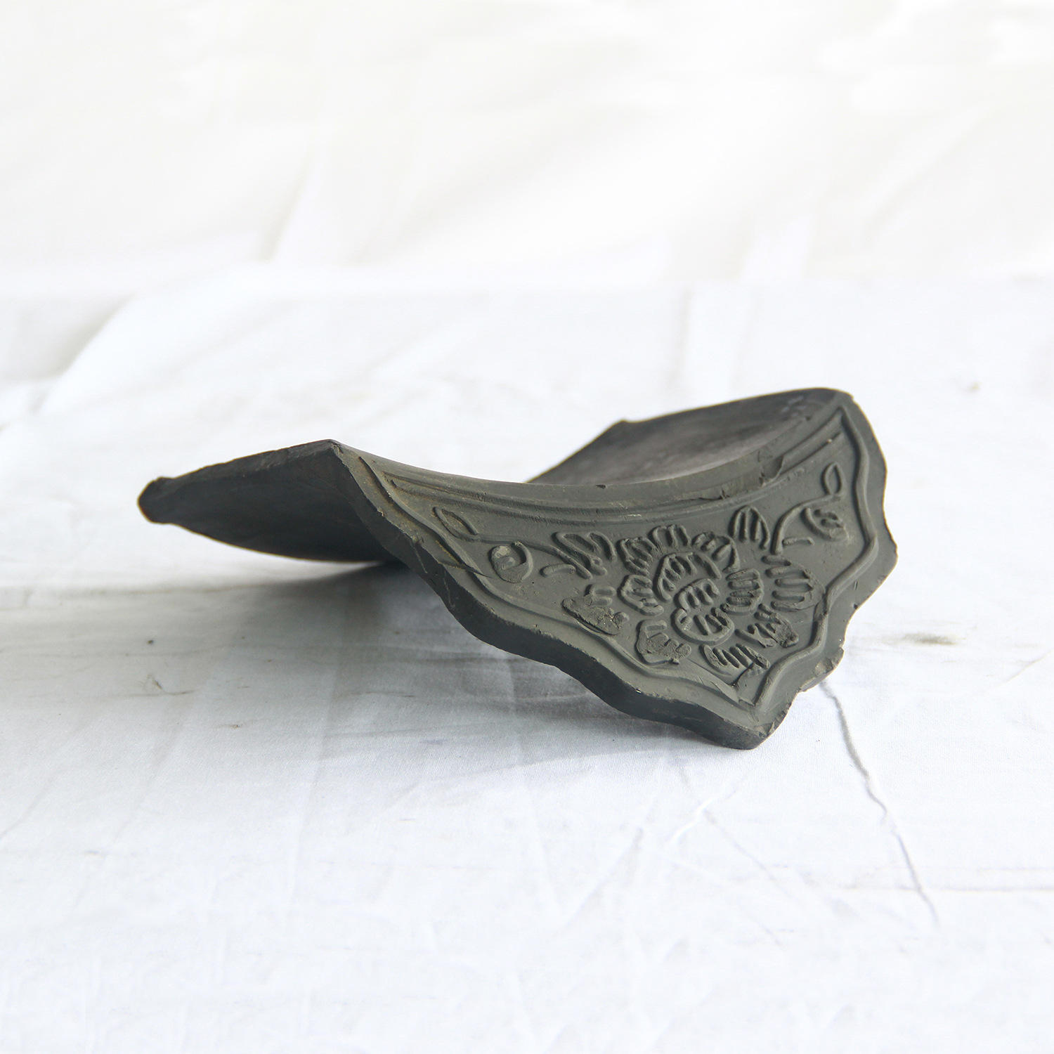 加急单2021冬大量旧青瓦批发滴水瓦价格各种黏土小青瓦现货出售欢迎