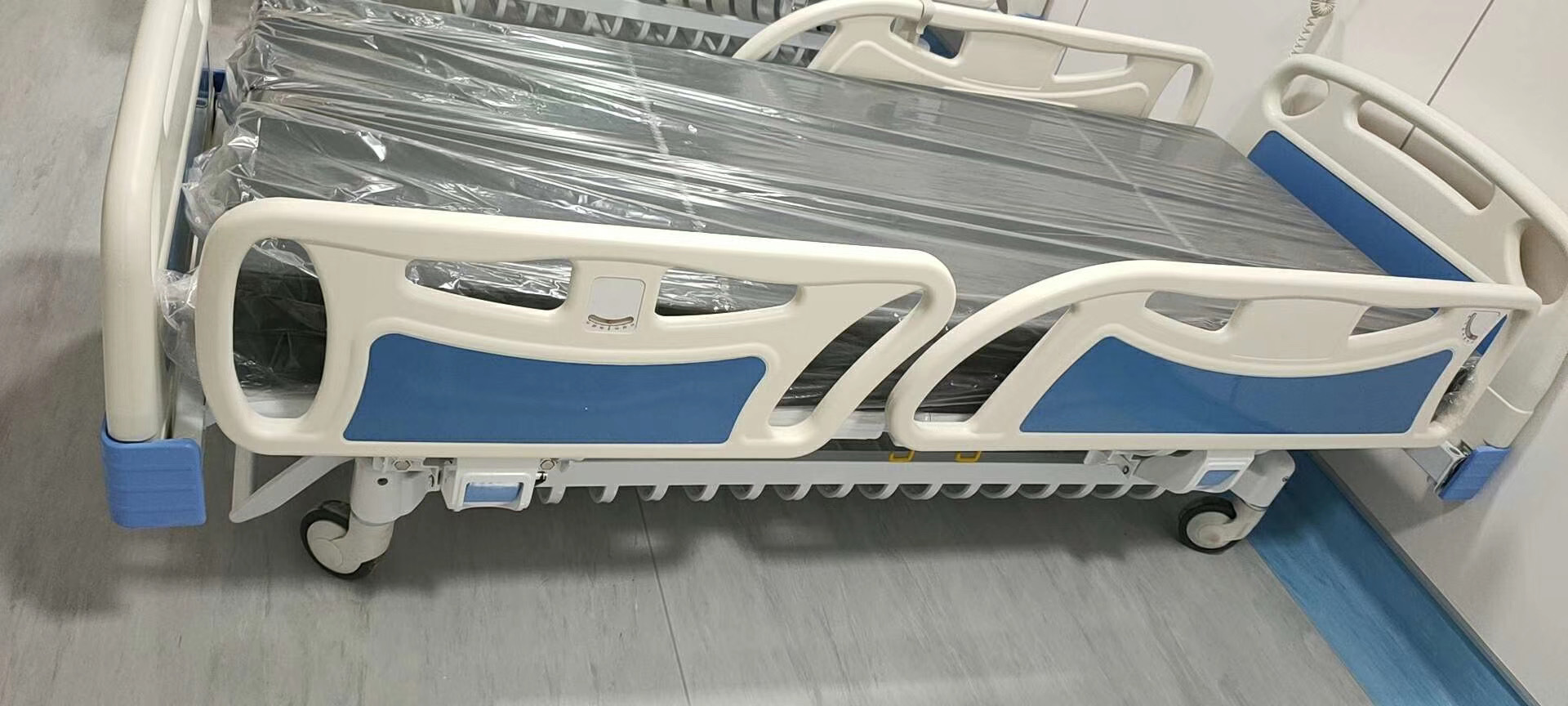 医用吹塑pp护栏四小片分体式病床护栏塑料折叠床护栏八乐梦大护栏