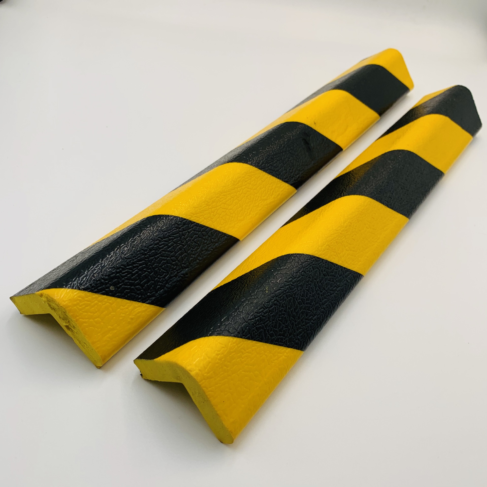 聚氨酯pu自结皮环保型儿童安全防护条 高密度pu自结皮发泡防撞条