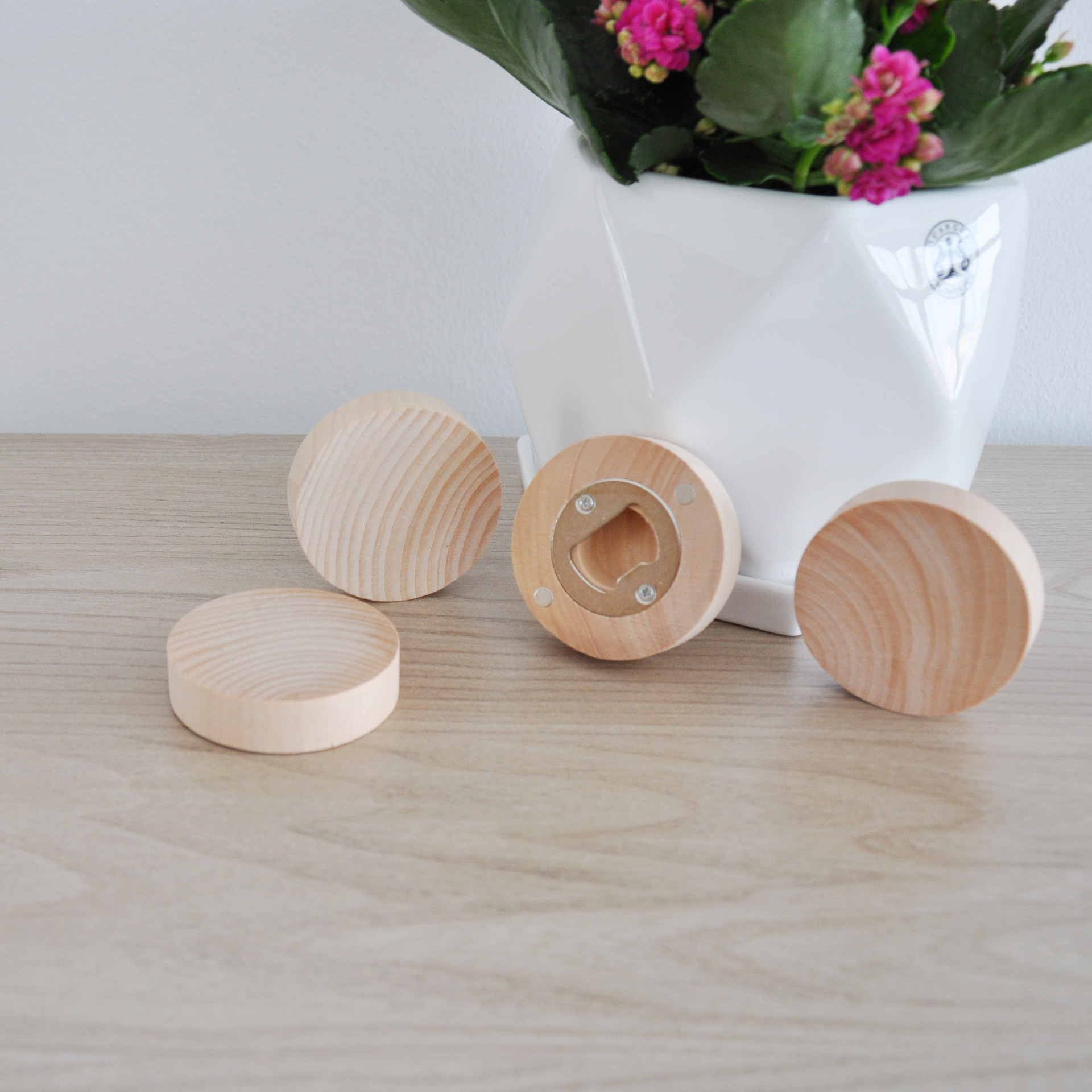 圆形木头啤酒开瓶器酒吧圆形荷木开瓶起子带强磁定制激光雕刻logo