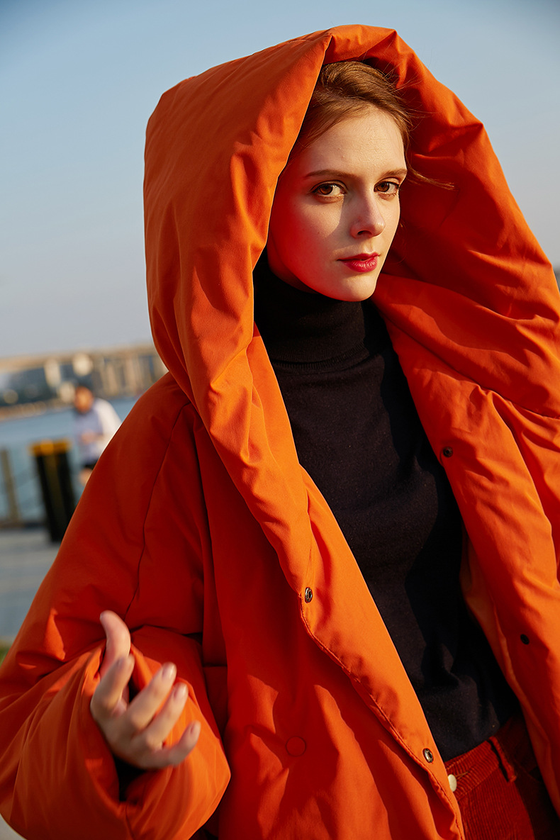 羽绒服女欧美风高绒保暖短款蝙蝠宽松型设计师加厚冬装潮外套