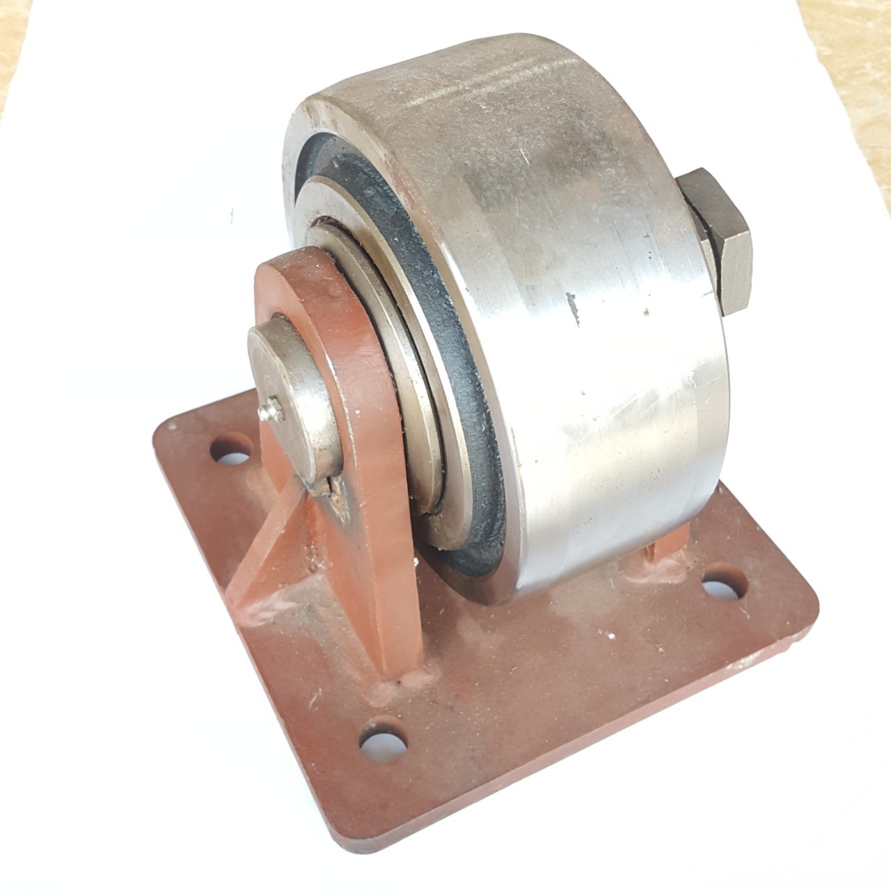 广汽日野混凝土搅拌车配件批发三一水泥搅拌车滚轮支架总成