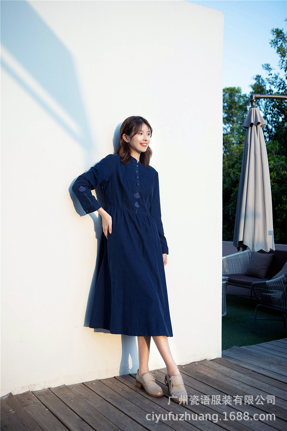 瓷语2020秋装新款灯芯绒长袖连衣裙 刺绣宫廷风裙子 下单询价