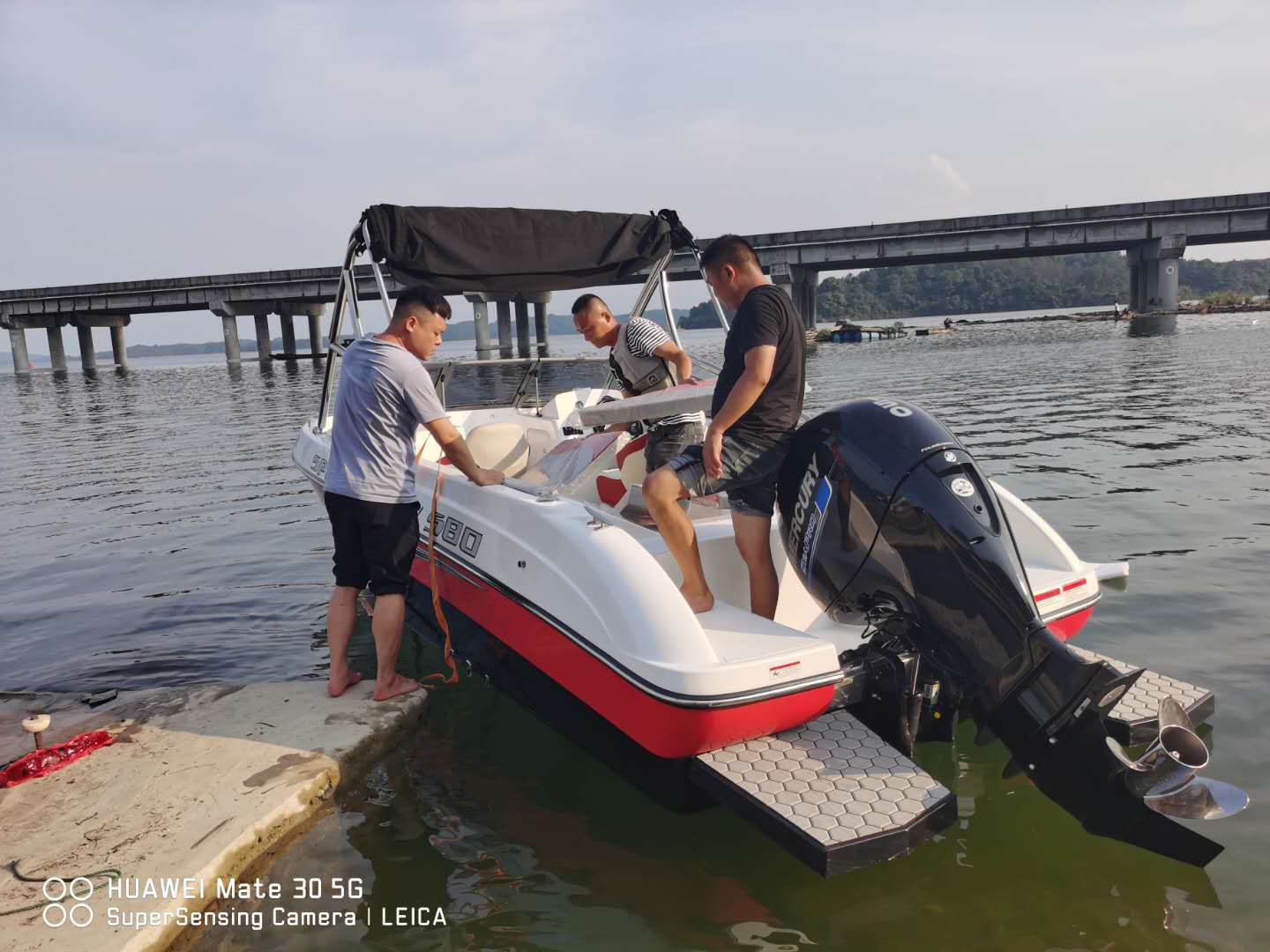 工厂6米小型钓鱼船双体游艇浮筒船国产钓鱼艇路亚艇