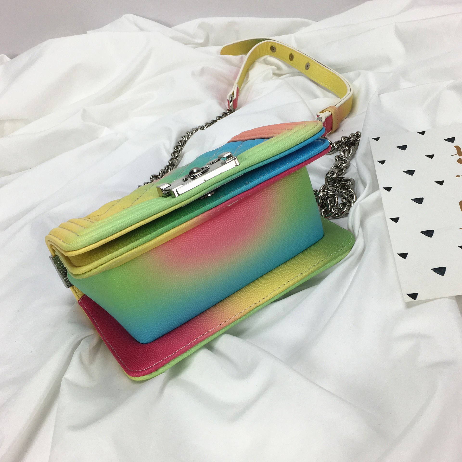 彩虹包女2020新款质感包包渐变色小香风链条包菱格小众单肩斜挎包