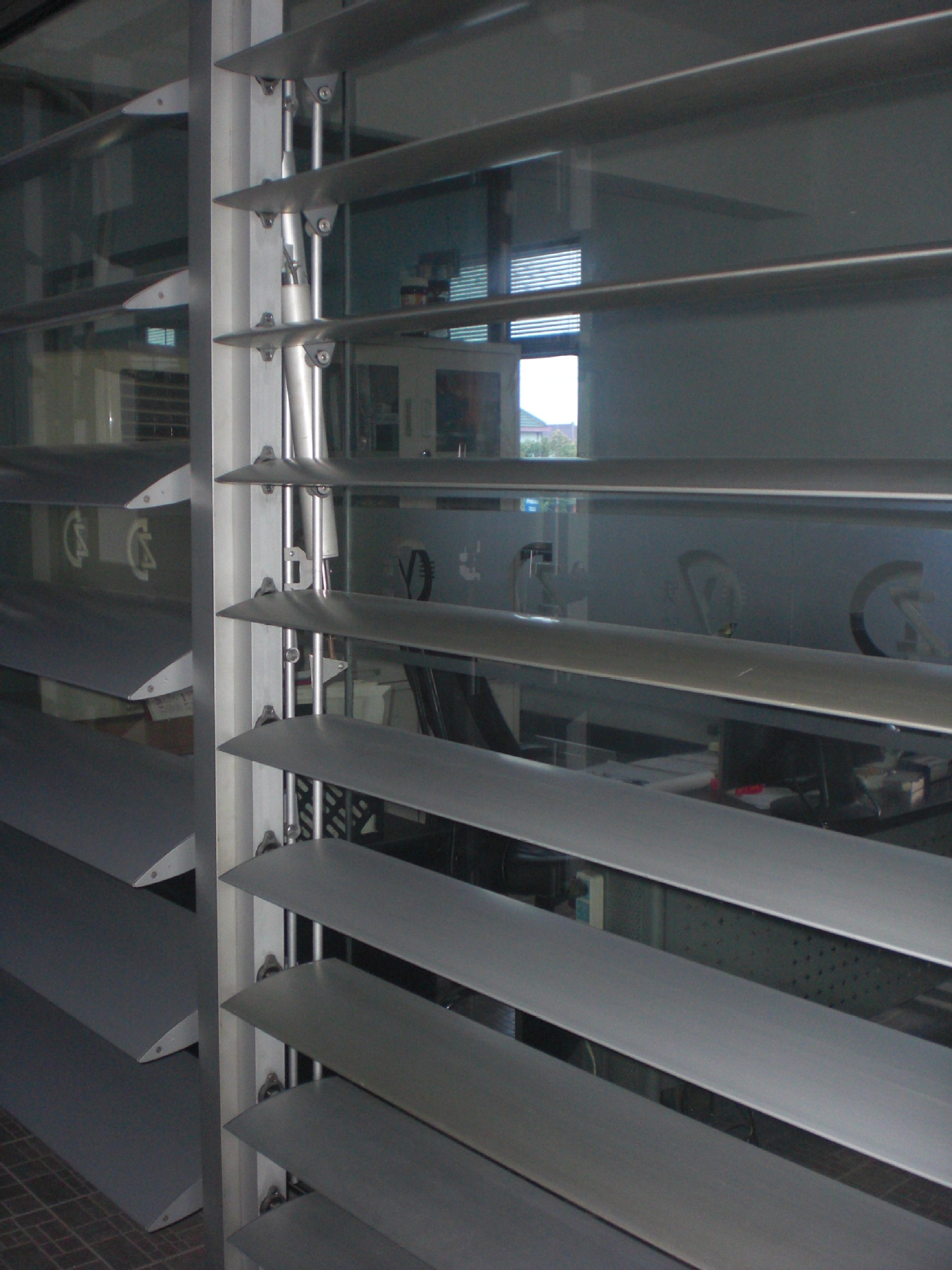 厂家生产定制手旋式百叶窗百叶玻璃建筑外遮阳铝合金百叶窗