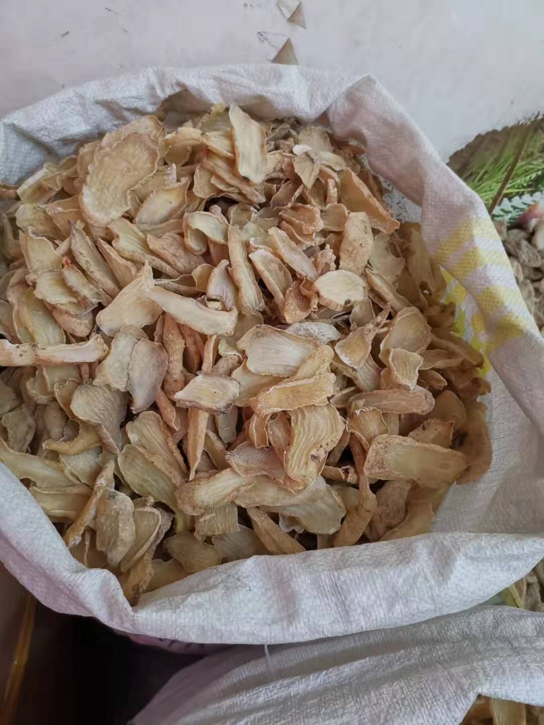 云南昭通小草坝天麻片全干大中小片无杂质酸味形状佳高原散装批发