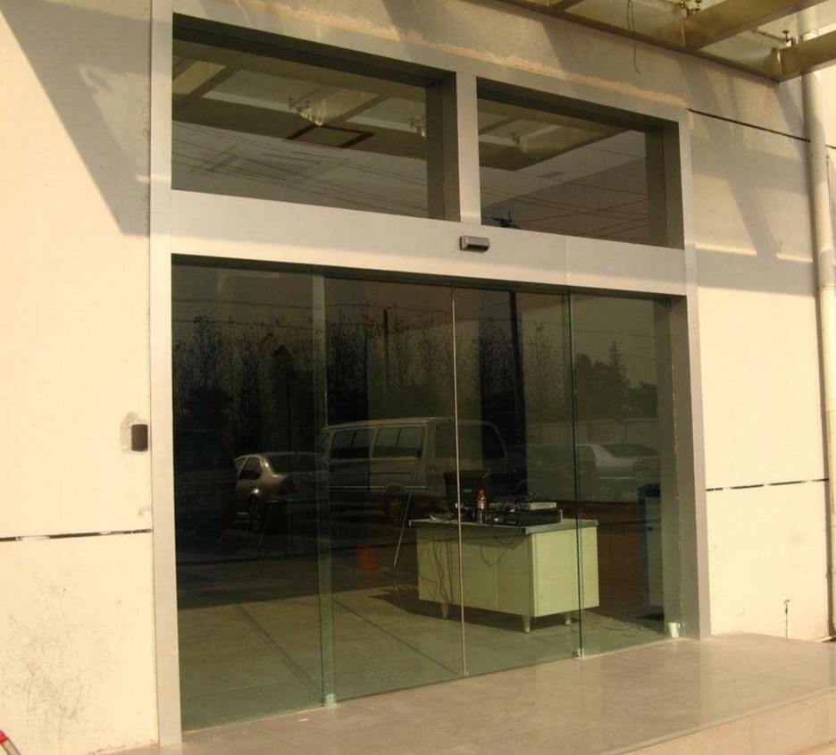 深圳粤祥自动感应玻璃门厂家 重叠感应电动门维修 指纹门禁玻璃门