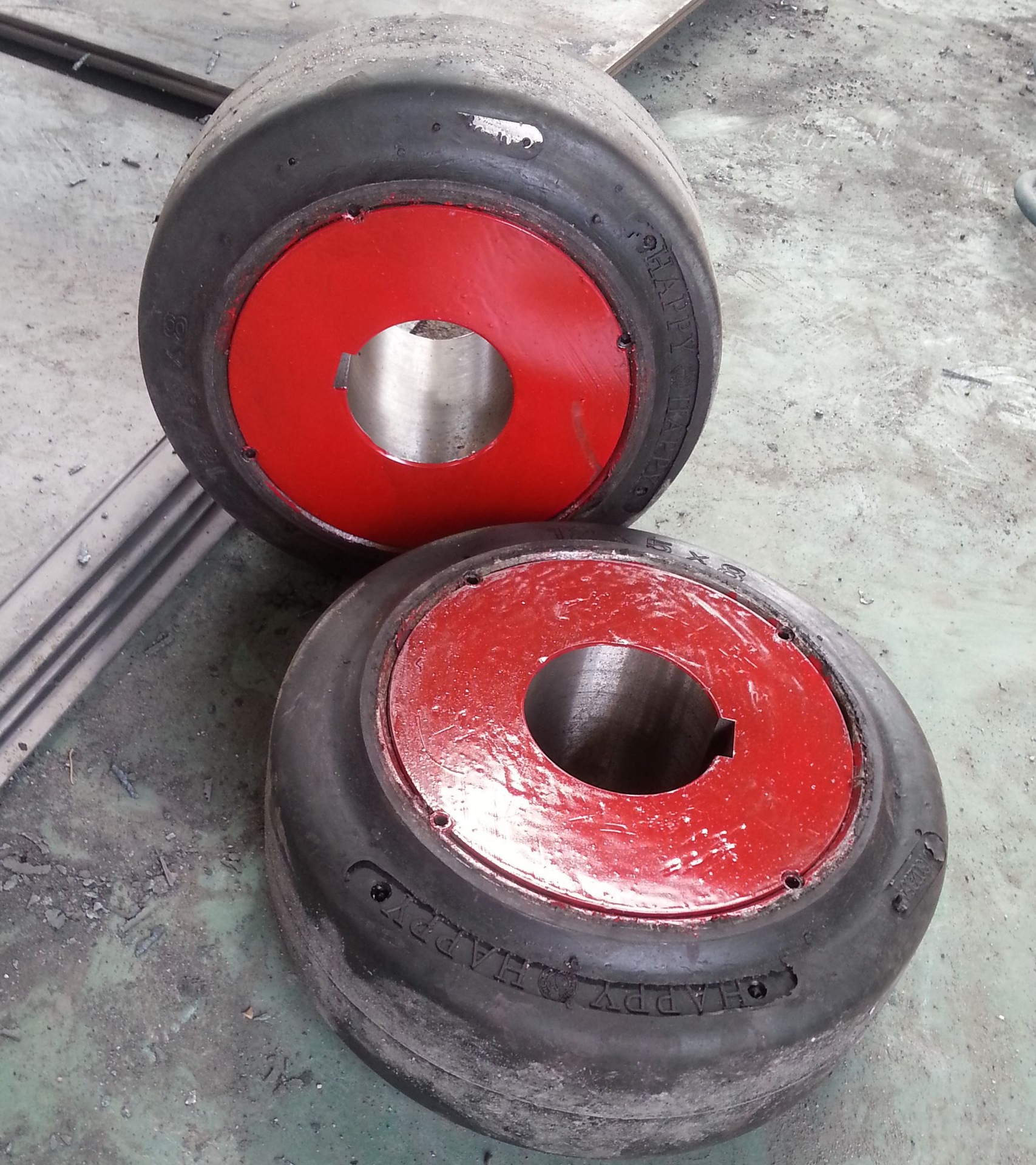 周边刮泥机行走轮 聚氨脂行走轮 铁芯橡胶轮 铁芯橡胶滚轮