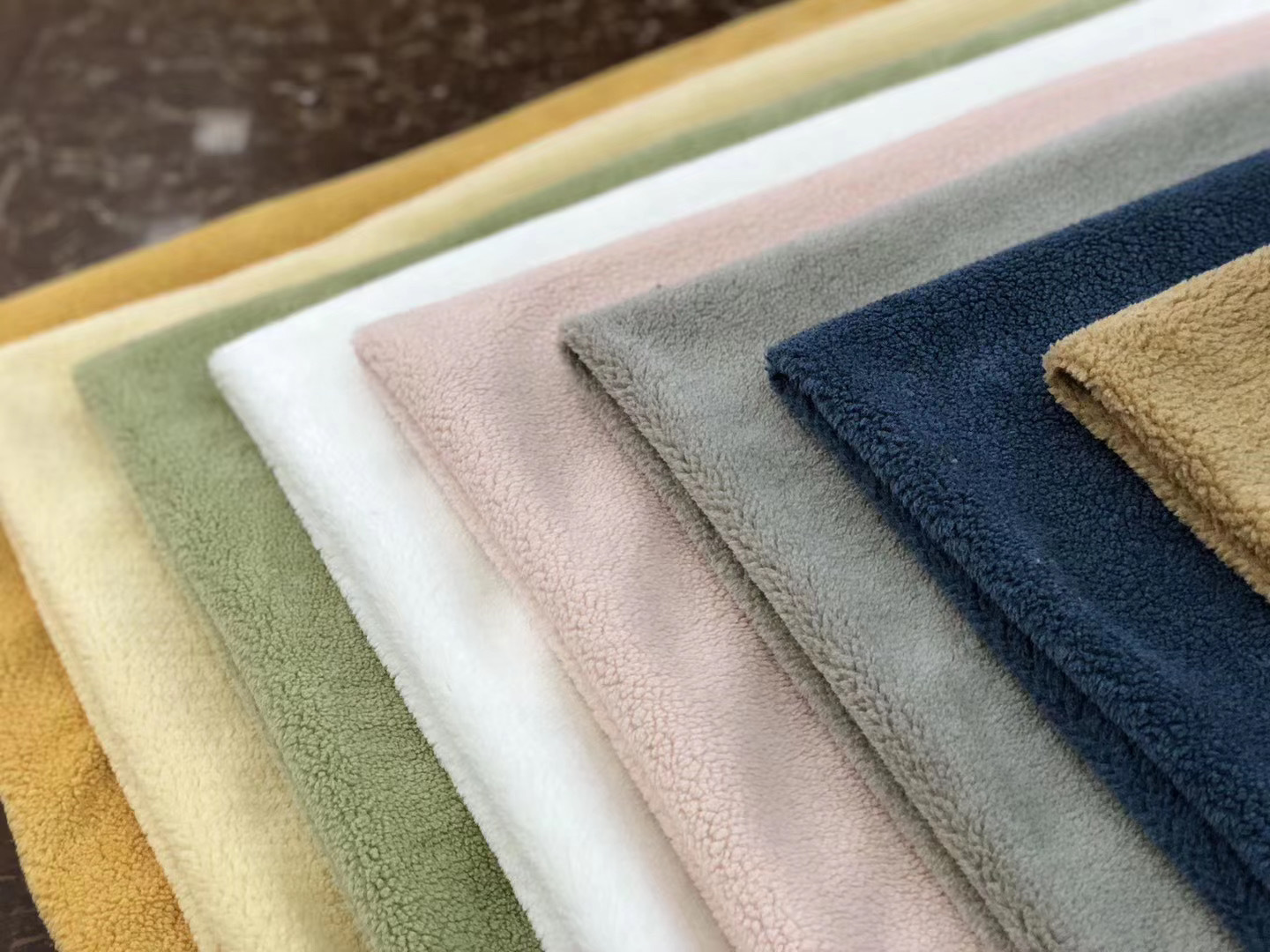 爆款 毛呢小米粒仿羊绒面料小颗粒羊羔绒 小粒羊绒 服装毛绒面料-阿里