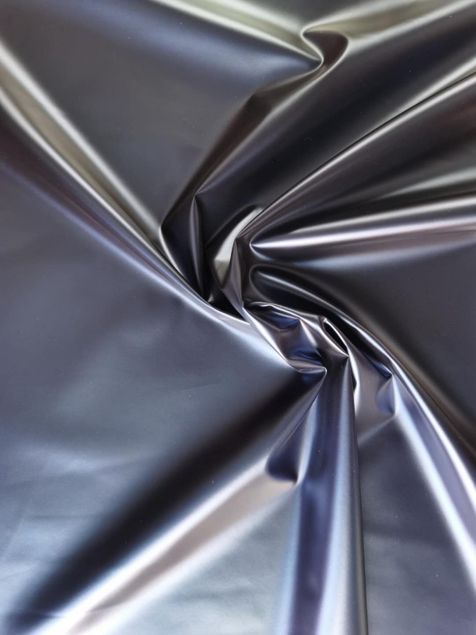 工厂直销50d高弹春亚纺离型纸肤感膜冲锋衣夹克风衣面料