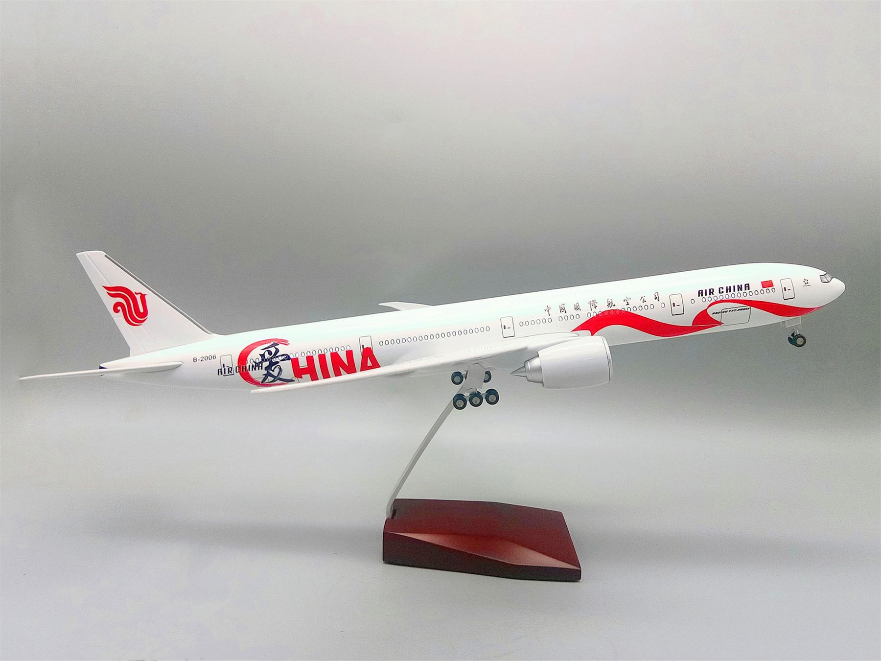 波音777中国国际航空爱国声控灯光起落架轮子礼品摆件飞机模型