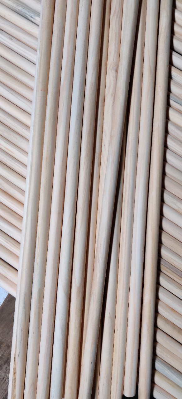 新西兰无节无蓝辐射松圆棒木轴