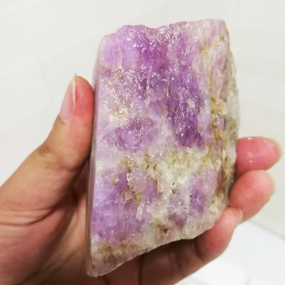 批发天然紫锂辉原石 原矿物宝石 珠宝手链吊坠戒指 饰品雕刻料