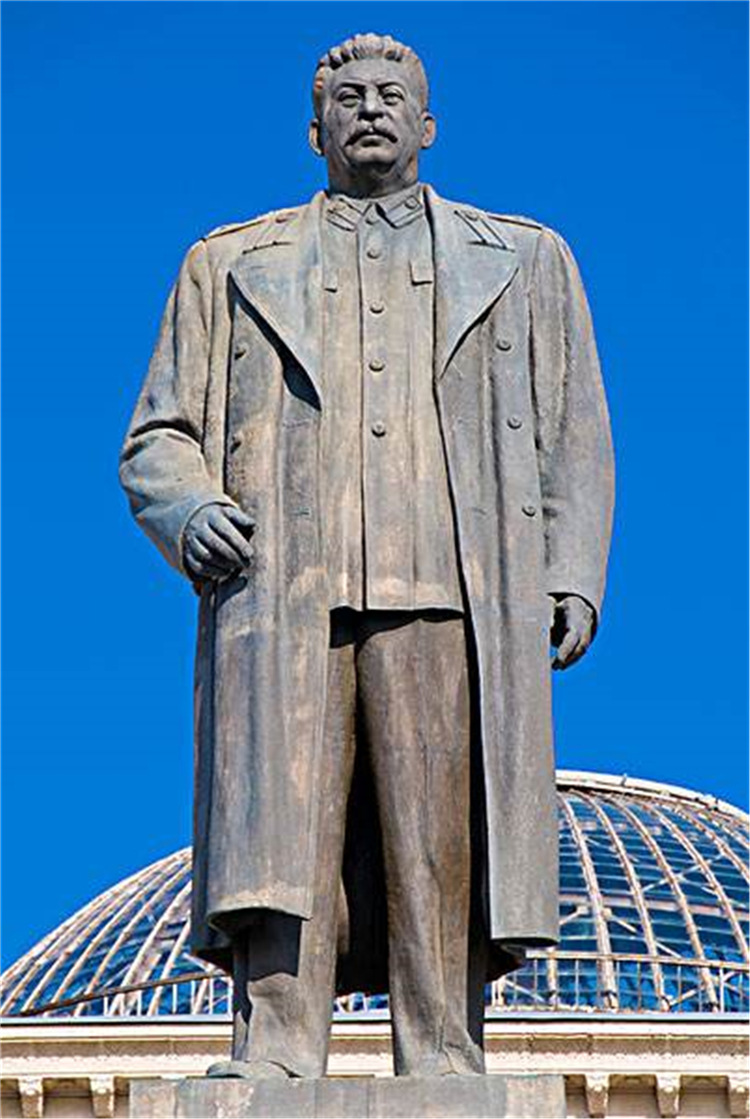 广场摆放景观雕塑 伟人雕塑厂家 西方雕塑人物 西方人物雕刻