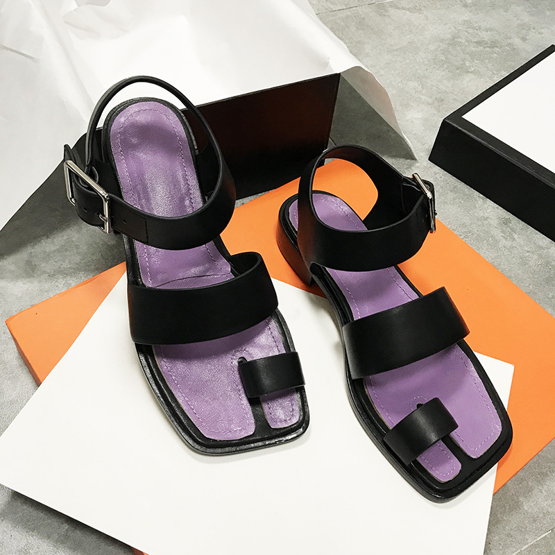 欧洲站戒指分趾凉鞋女夏新款猪蹄鞋平底搭扣休闲分指罗马凉鞋女