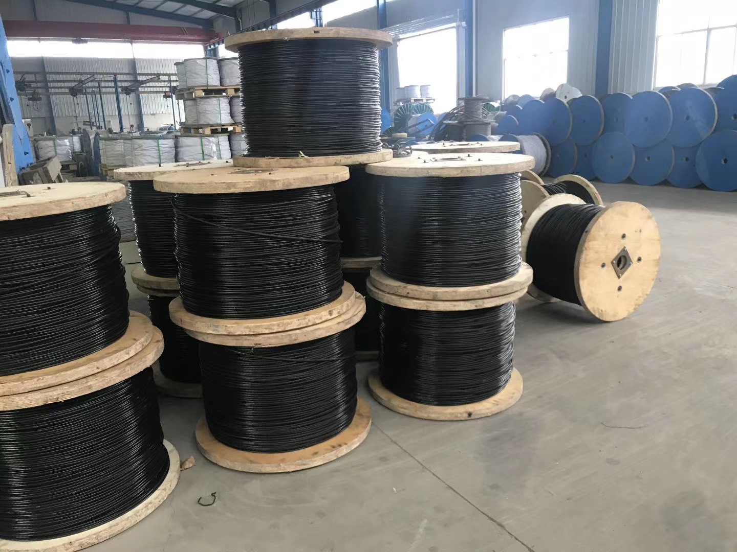 厂家直供包胶绝缘钢绞线 绝缘钢绞线架空搭棚钢铰线