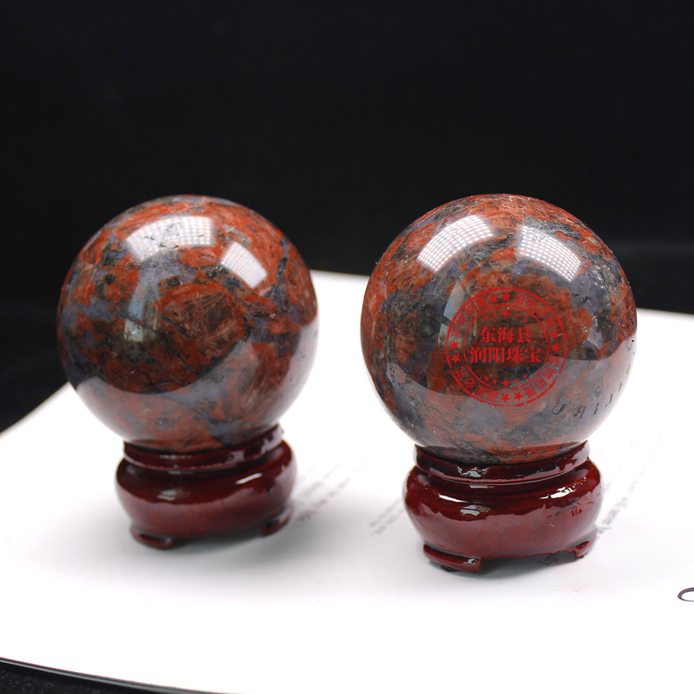 东海厂家批发天然水晶球原石打磨红闪石能量石家居桌面摆件送底座