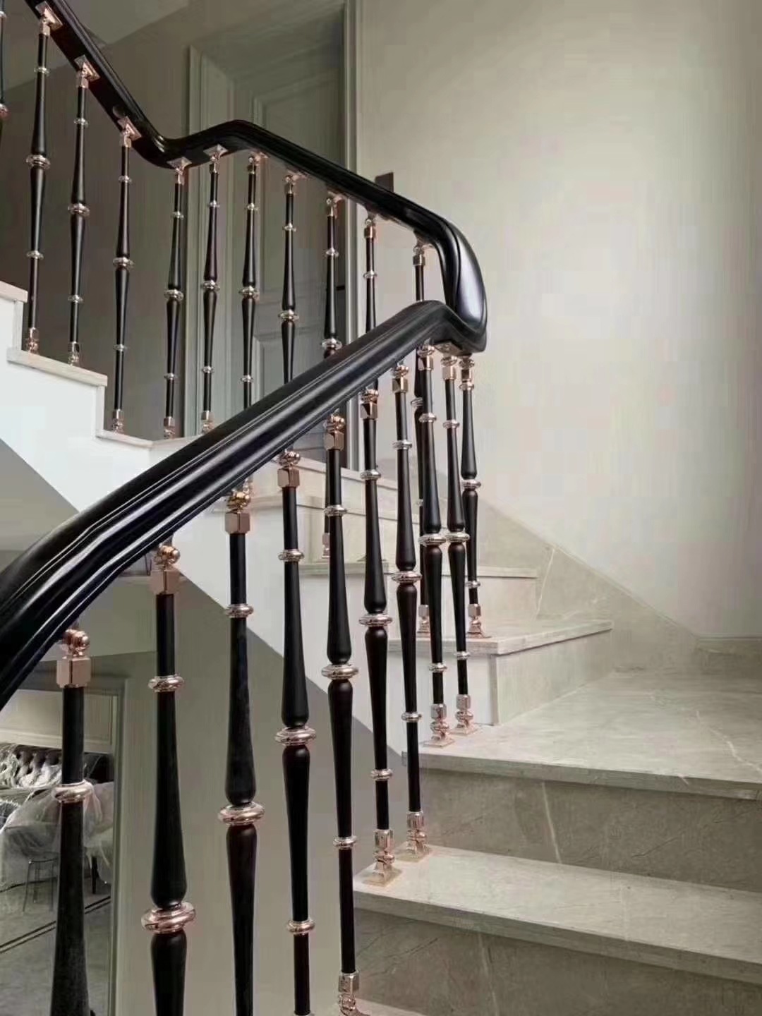 别墅会所用轻奢款铝镁合金楼梯立柱楼梯扶手