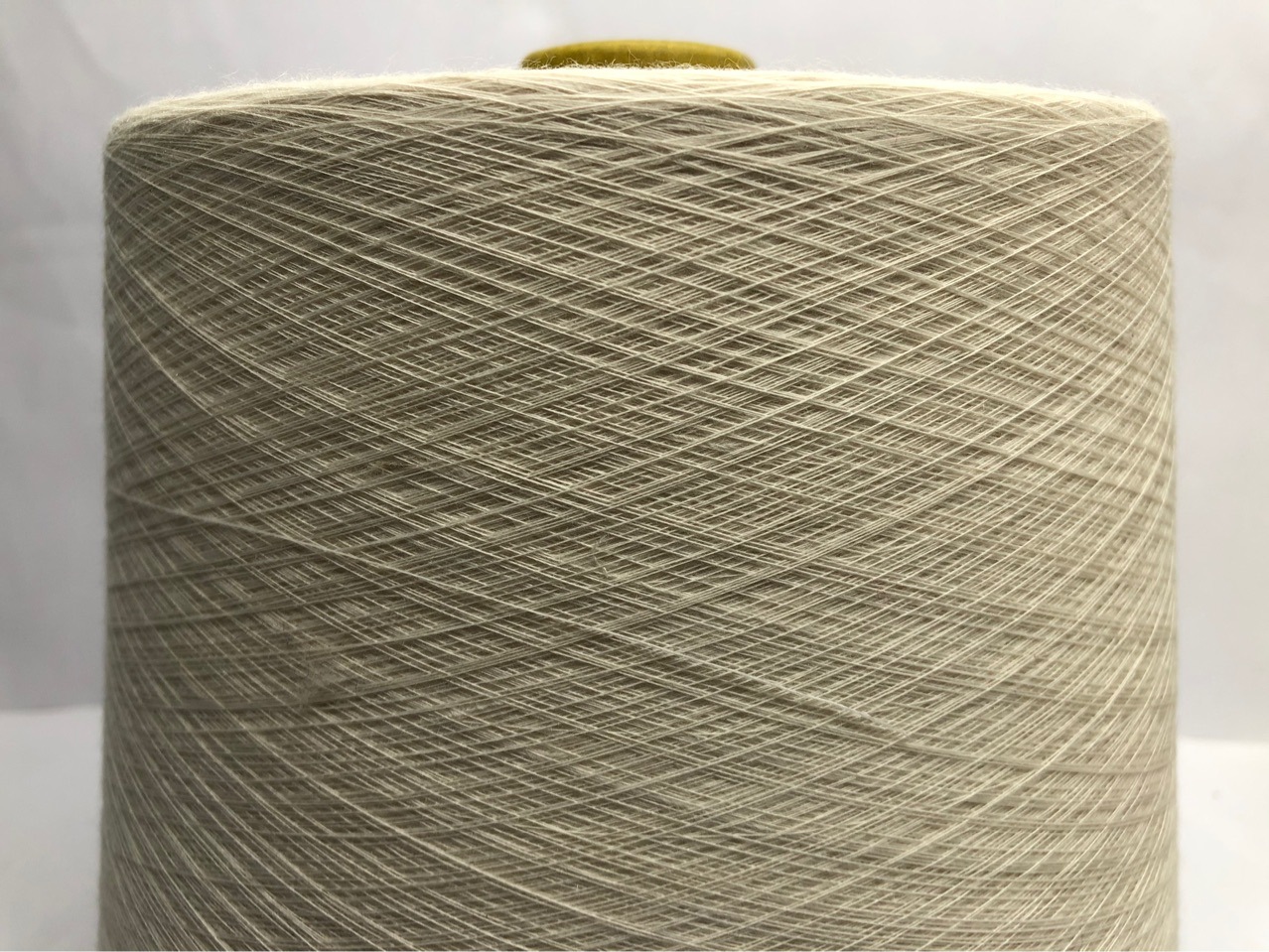 30s/1 涤纶绢丝混纺纱线7030 涤纶桑蚕丝纱涤纶真丝混纺纱