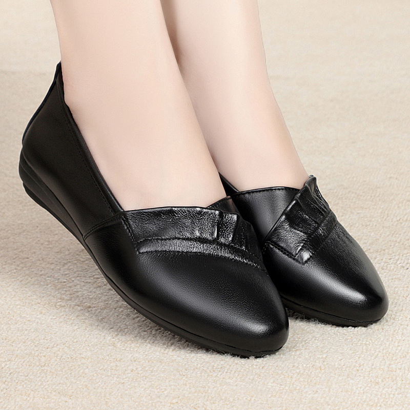 春秋真皮女士皮鞋平底软底防滑坡跟中老年女鞋大码单鞋中年妈妈鞋