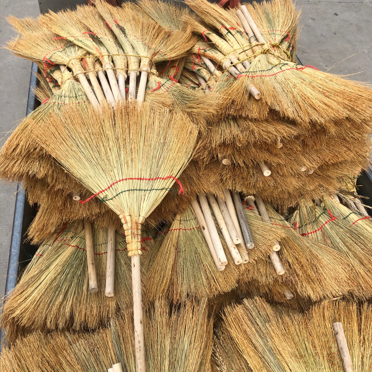【仕花商贸】高粱扫把金丝苗扫帚环卫扫把老式苕帚扫把工厂学校
