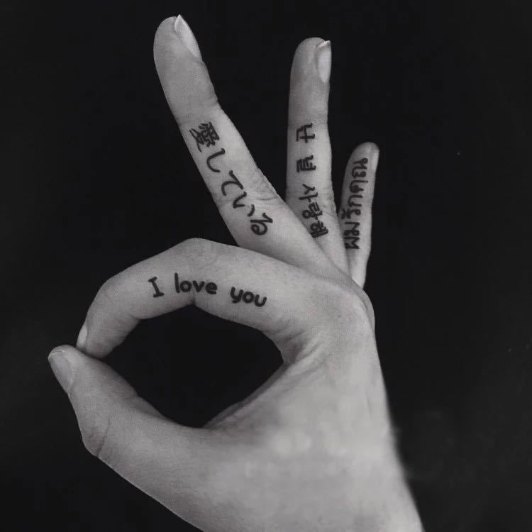 韩国ins惊喜可以扫的告白二维码纹身贴小清新少女卡通贴纸6张一套