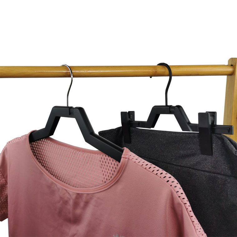 厂家定制黑色创新成人儿童塑料衣裤架 干湿两用男女防滑衣架子