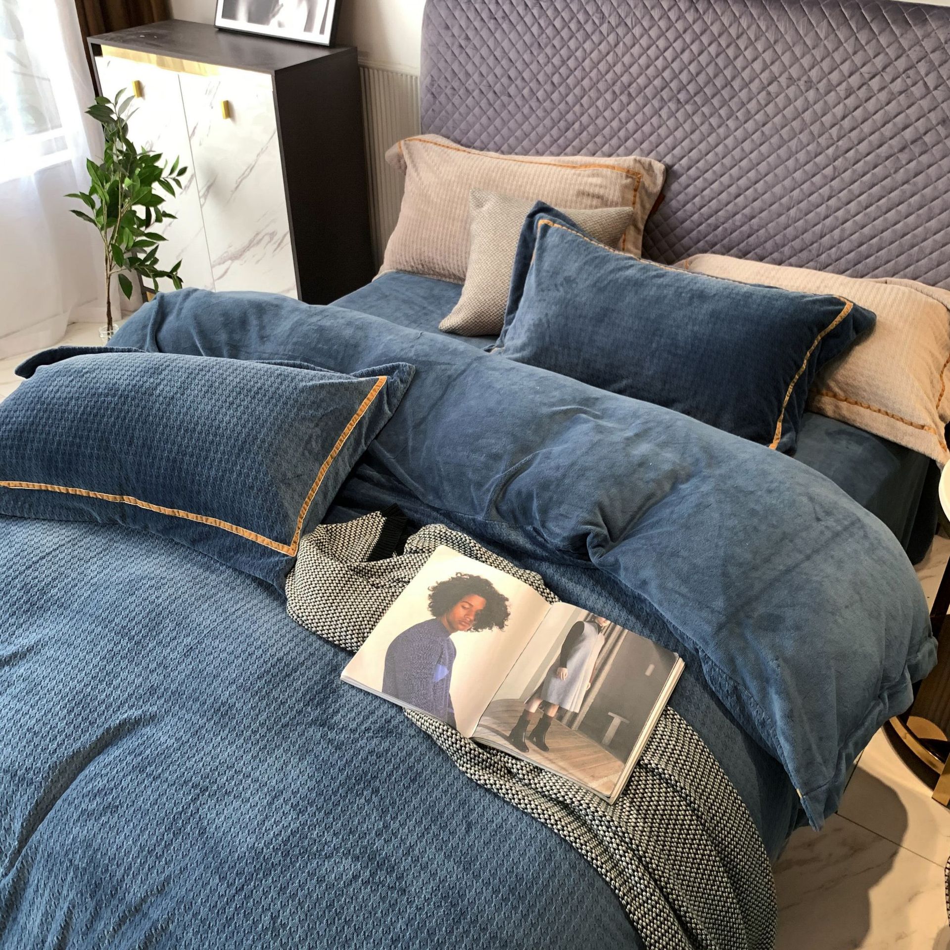 轻奢秋冬加厚保暖纯色雕花绒珊瑚绒四件套简约法莱绒1.8m床上用品