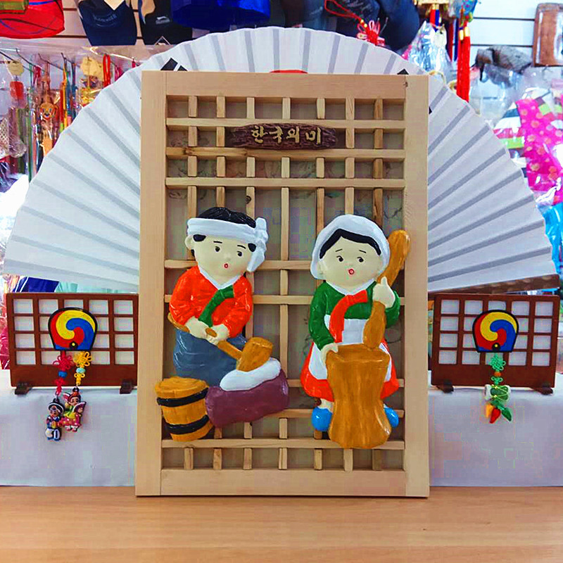 韩国烧烤店朝鲜餐厅韩服人偶木框装饰画朝鲜族民俗工艺品教室布置