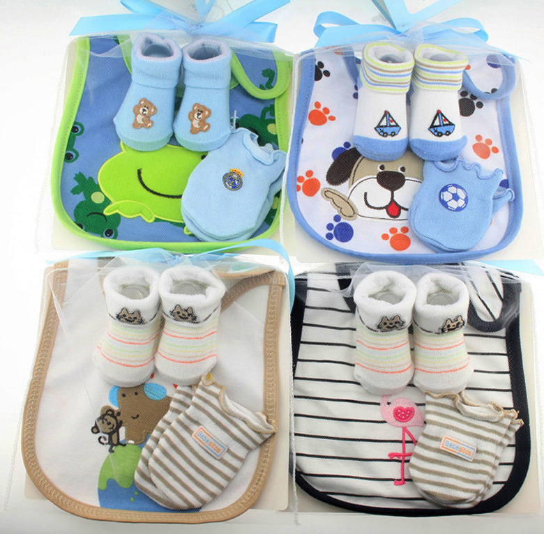 Newborn Baby Bib Gloves Socks Three-Piece Set Baby Bibs Waterproof Cartoon Embroidered Anti-Grasping Gloves 0-6M