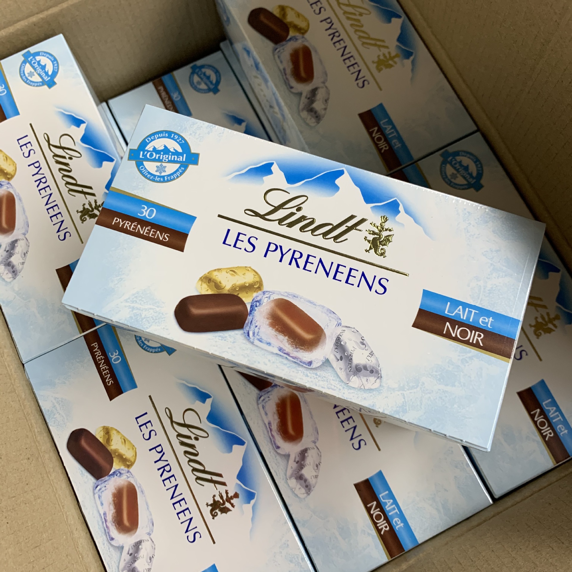 法国lindt瑞士莲冰山巧克力牛奶黑巧软心球夹心圣诞限量