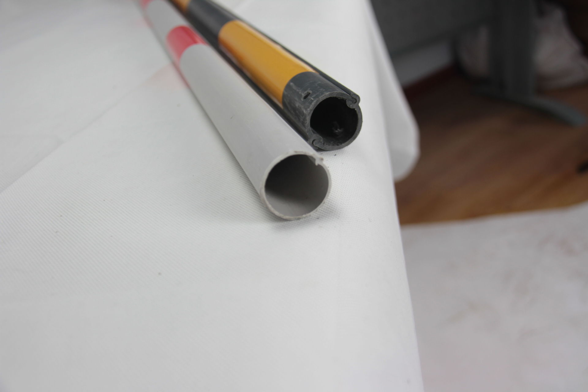 厂家促销 电力电杆塑钢pvc拉线保护套红白黄黑定制反光警示管