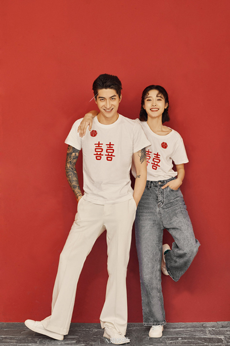 新款影楼主题服装2020展会情侣旅街拍婚纱摄影艺术照写真便装服饰