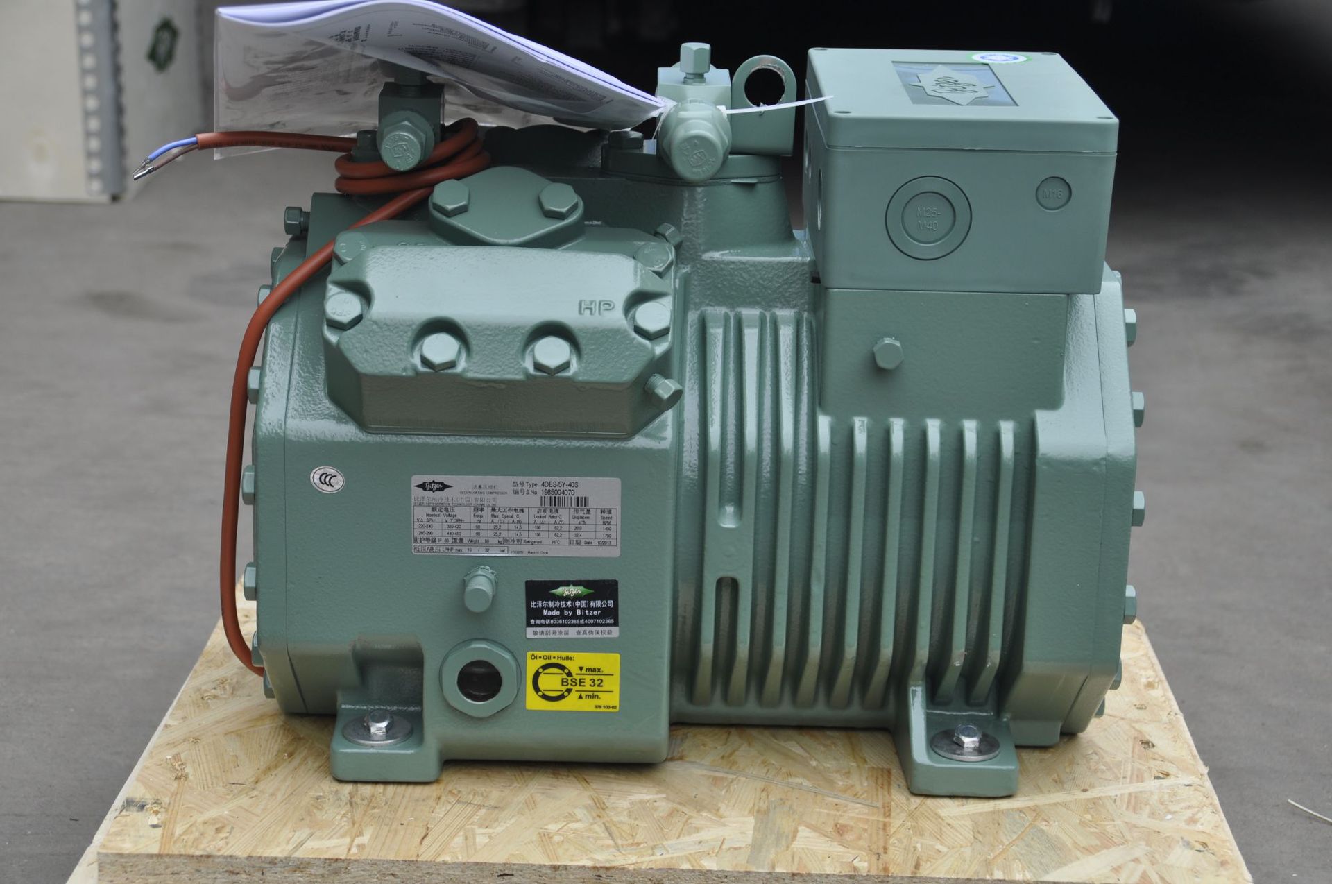 1,制冷压缩机:原装法国"泰康"全封闭活塞式低温压缩机组