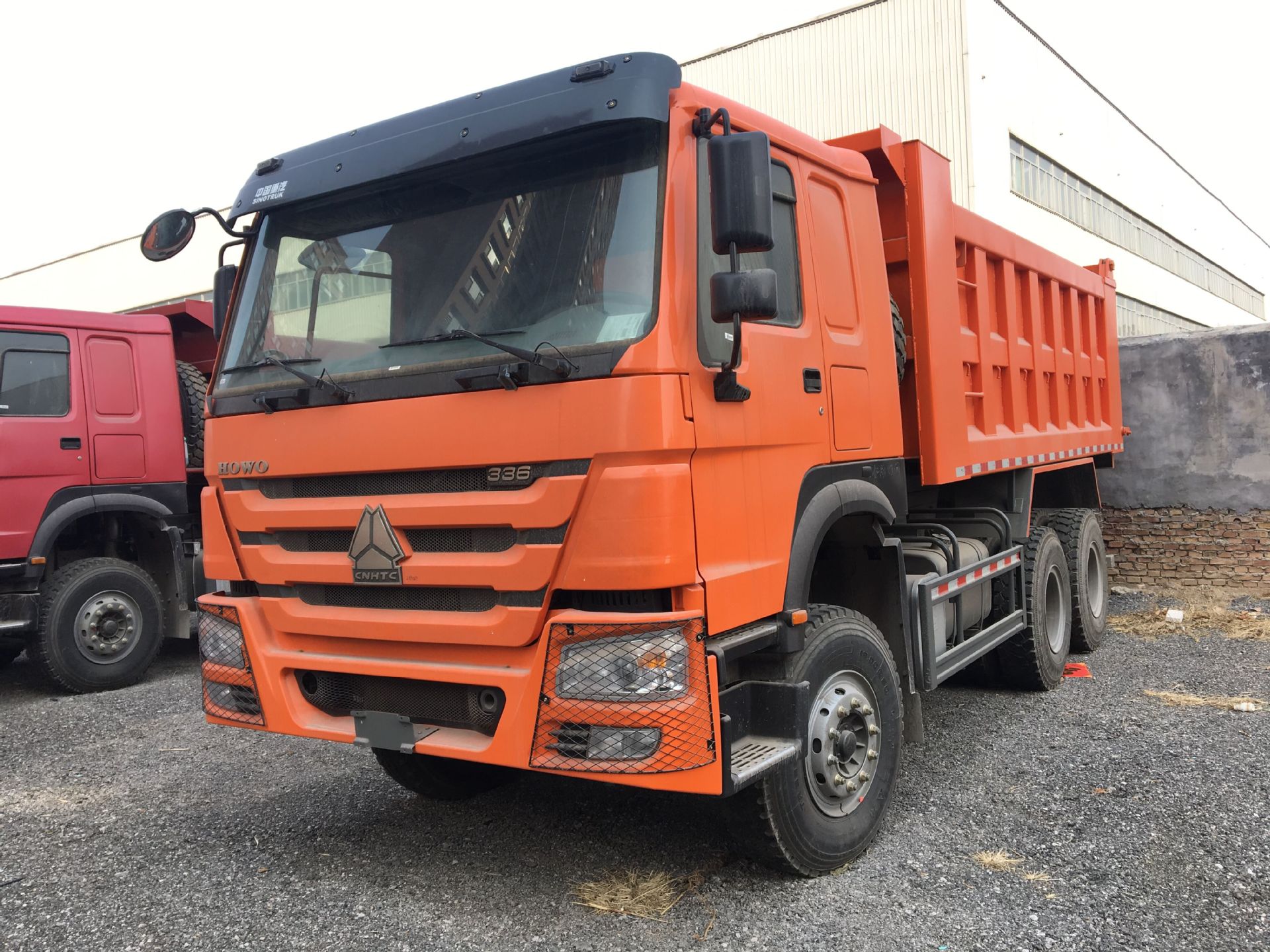 代理出口中国重汽豪沃6x4自卸车库存车18953179828