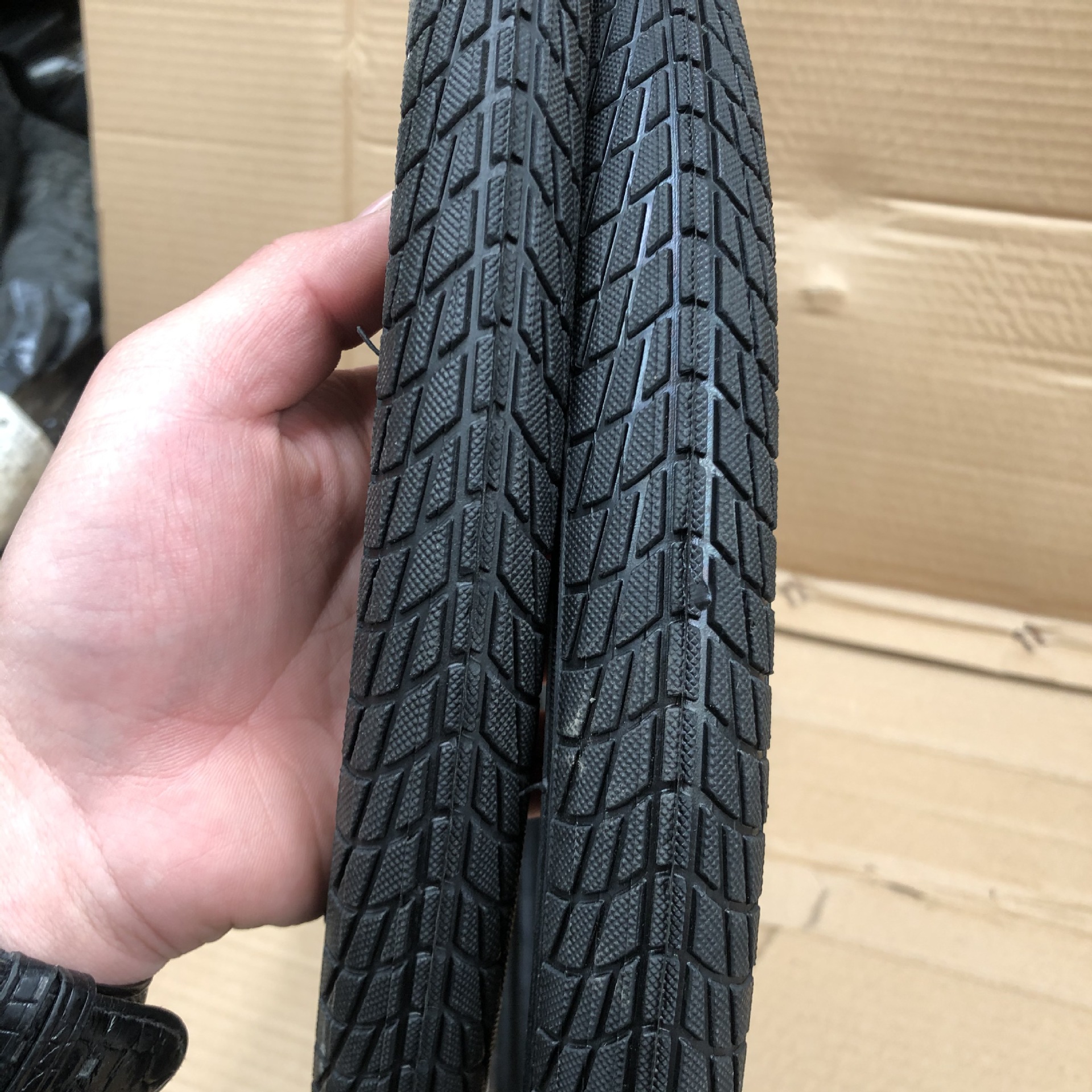 批发自行车轮胎 东岳自行车童车山地车 12/14/16/20/24/26外胎