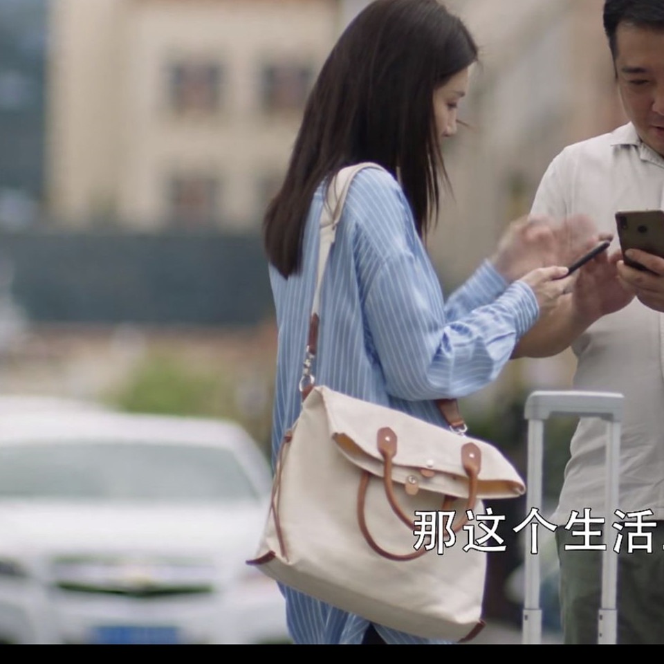 网剧三十而已江疏影王漫妮同款斜跨包时尚单肩包轻便帆布公文包包