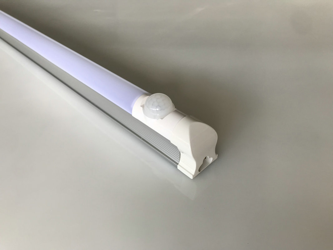 t8一体红外感应灯管 过道车库感应led日光灯 t8灯车库雷达感应灯