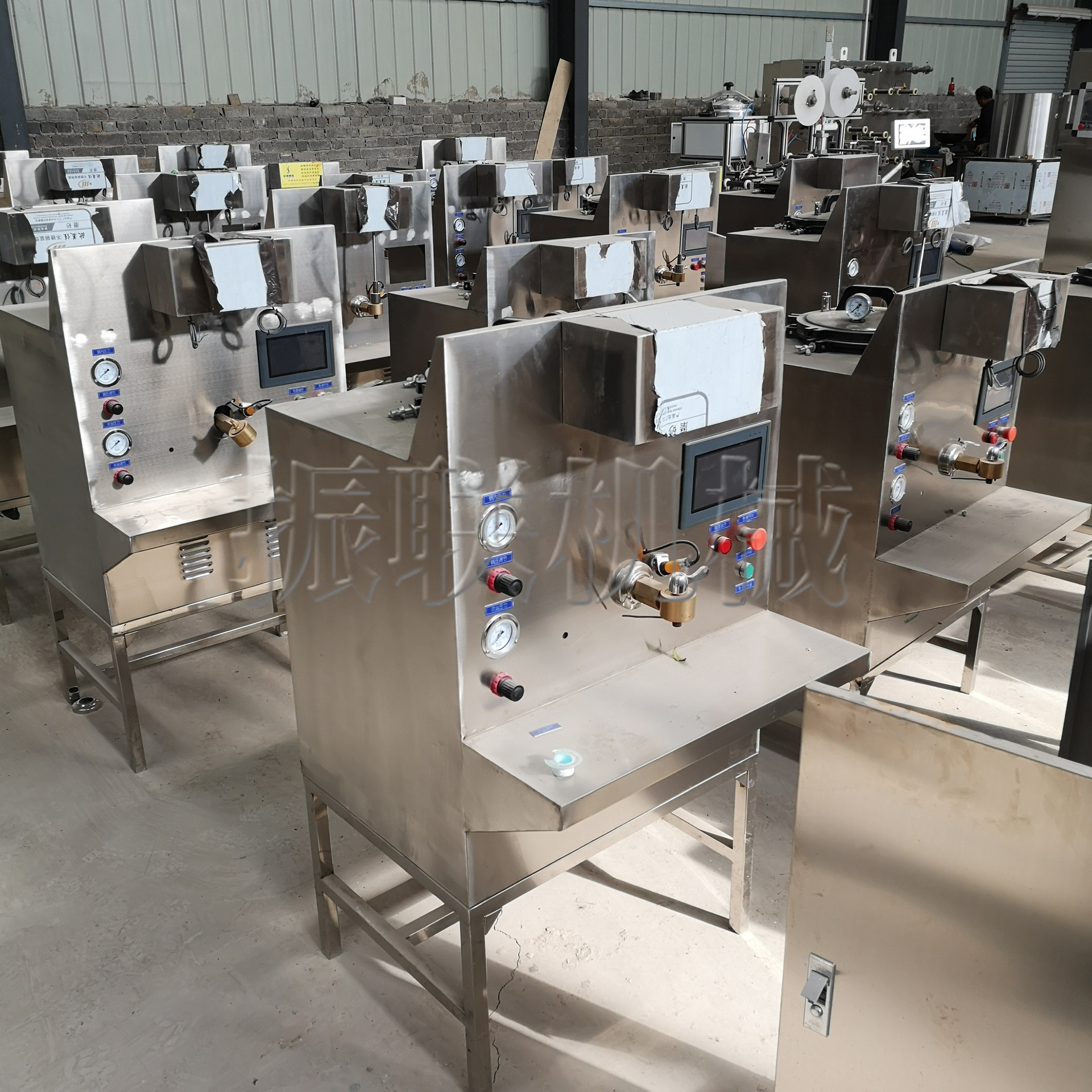 热熔胶贴小型膏药机 植物精粹穴位贴膏药机 水刺布贴生产机