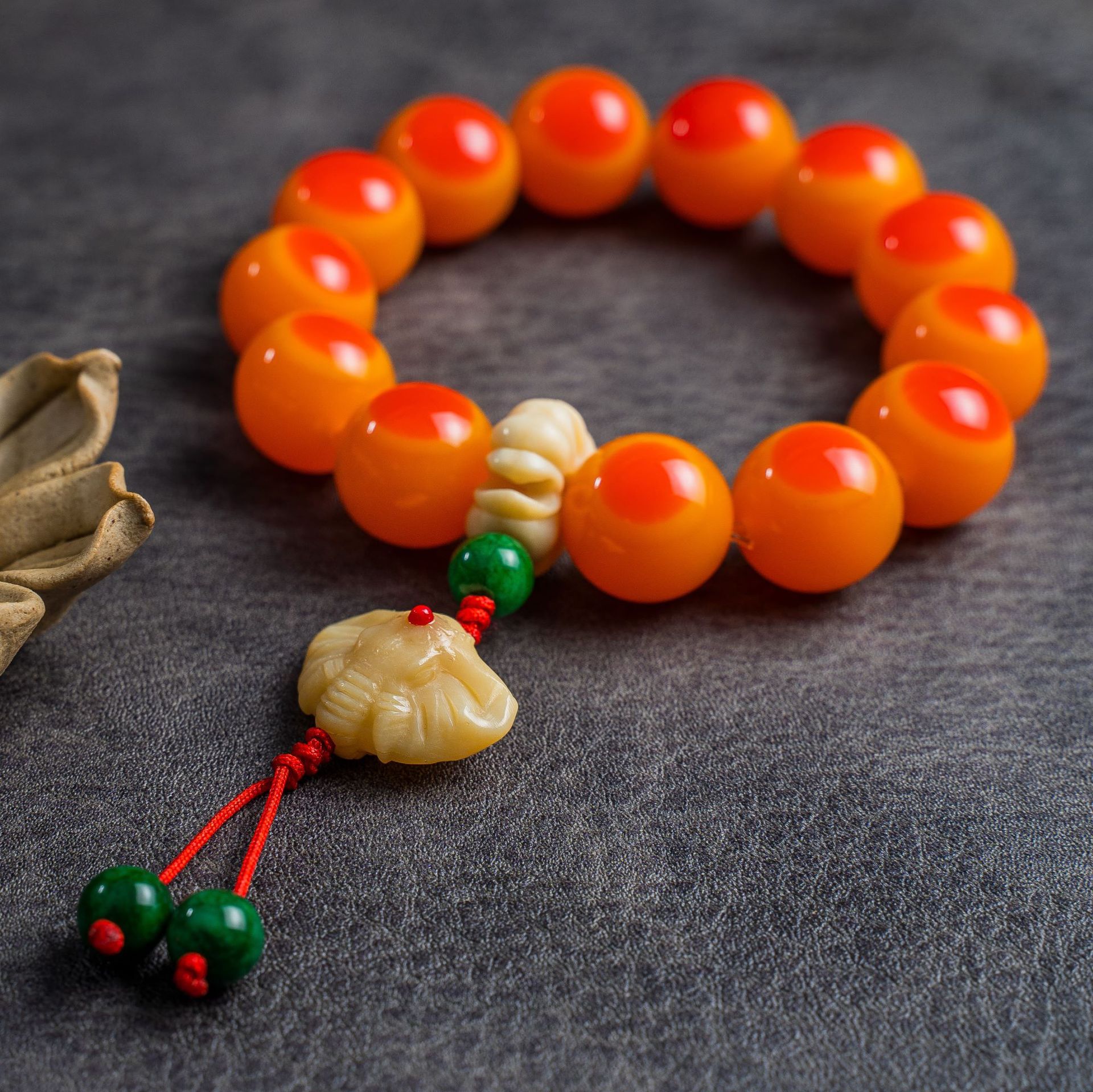 新款仿鹤顶红手串男女款手链一点红鸟珠手串文玩鸟珠手串现货批发