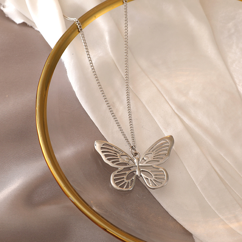 白金蝴蝶吊坠项链