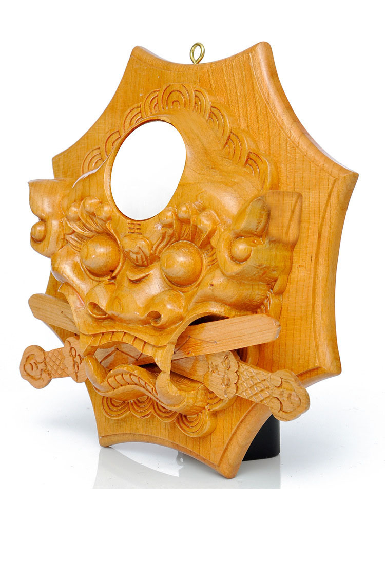 文王风水工艺品手工桃木彩绘浮雕狮咬剑精雕挂件风水挂饰家居摆件