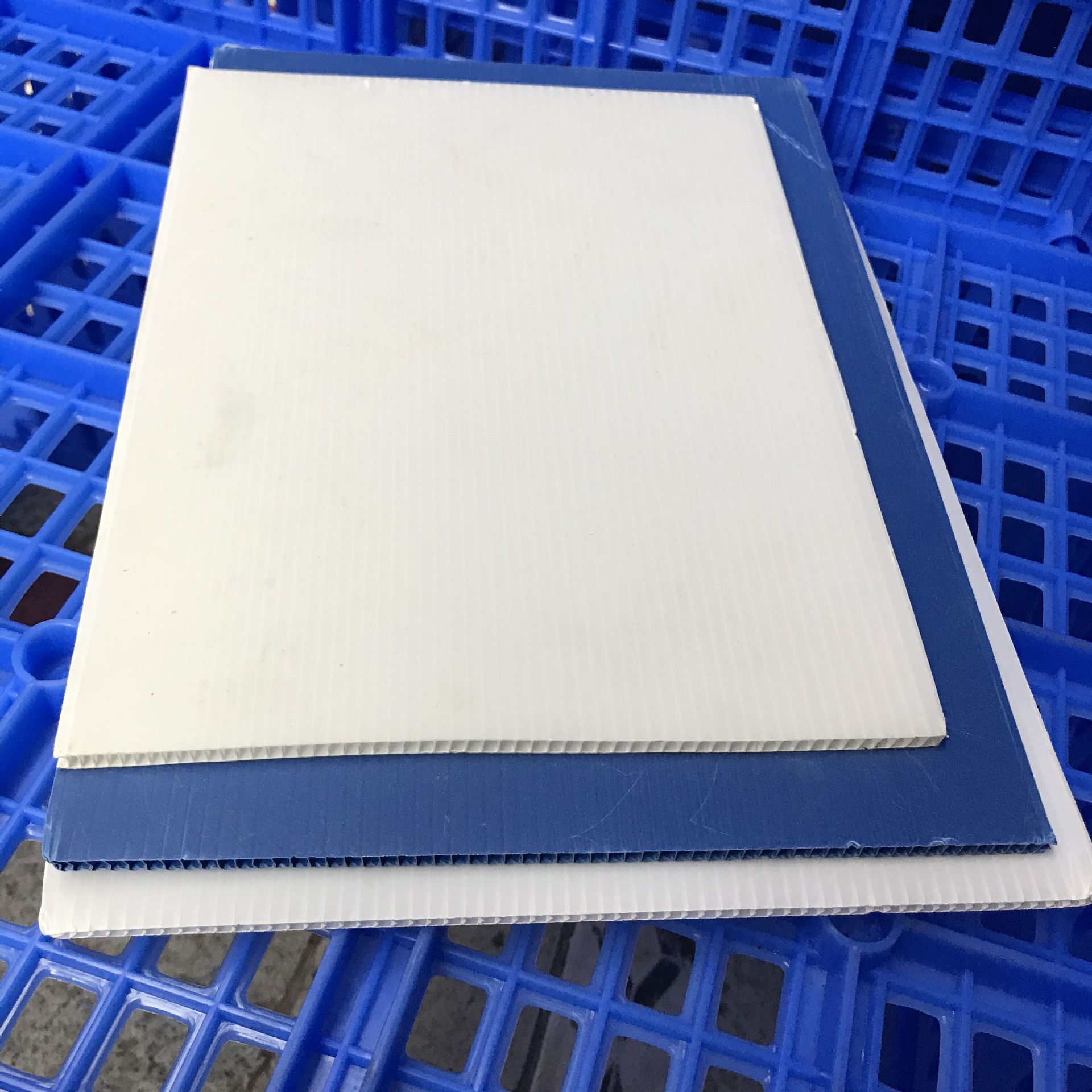 厂家生产塑料中空板 可定制各种形状 款式 pp塑料中空板 可丝印