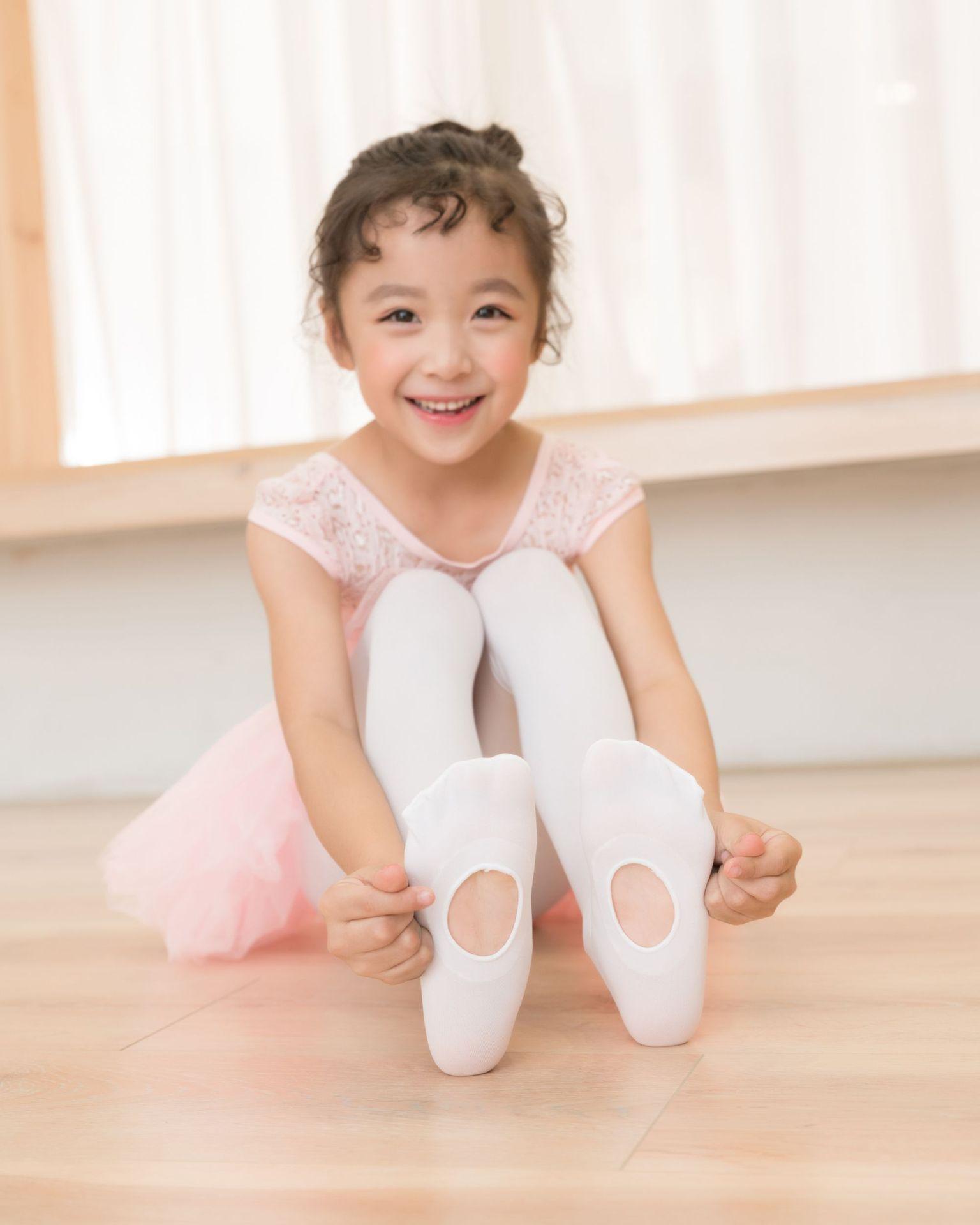 春夏新款天鹅绒舞蹈童袜儿童连裤挖洞袜60d女童舞蹈袜芭蕾练功袜