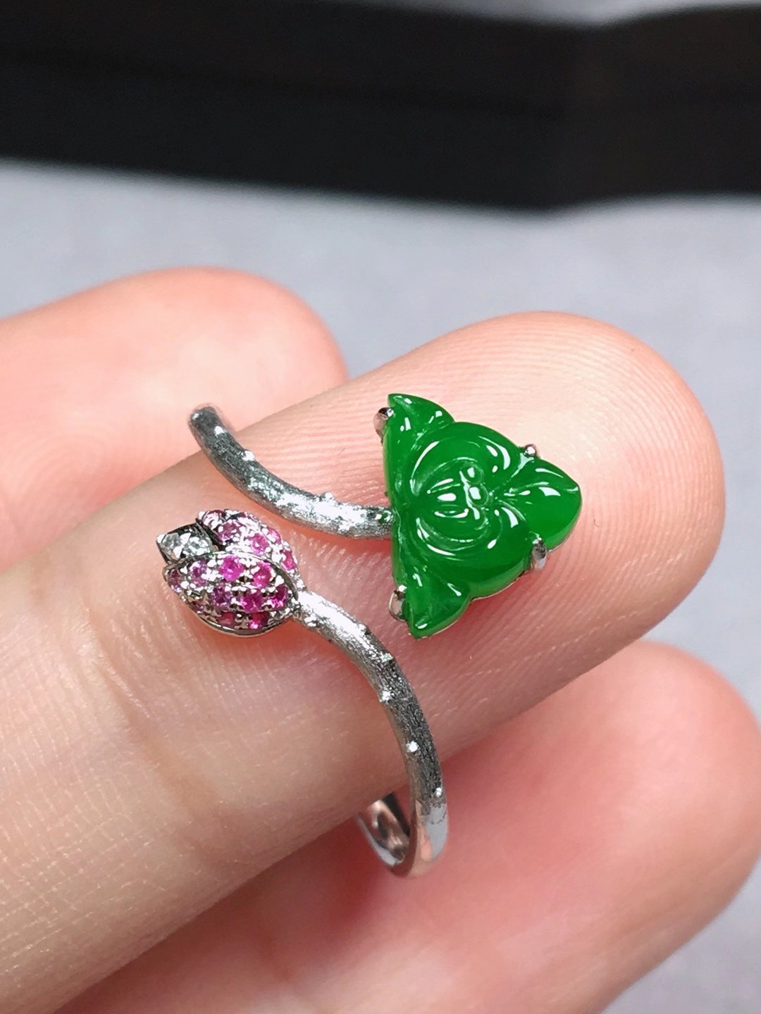 缅甸天然a货翡翠绿花戒指 满色辣绿 18k真金伴钻镶嵌一件代发