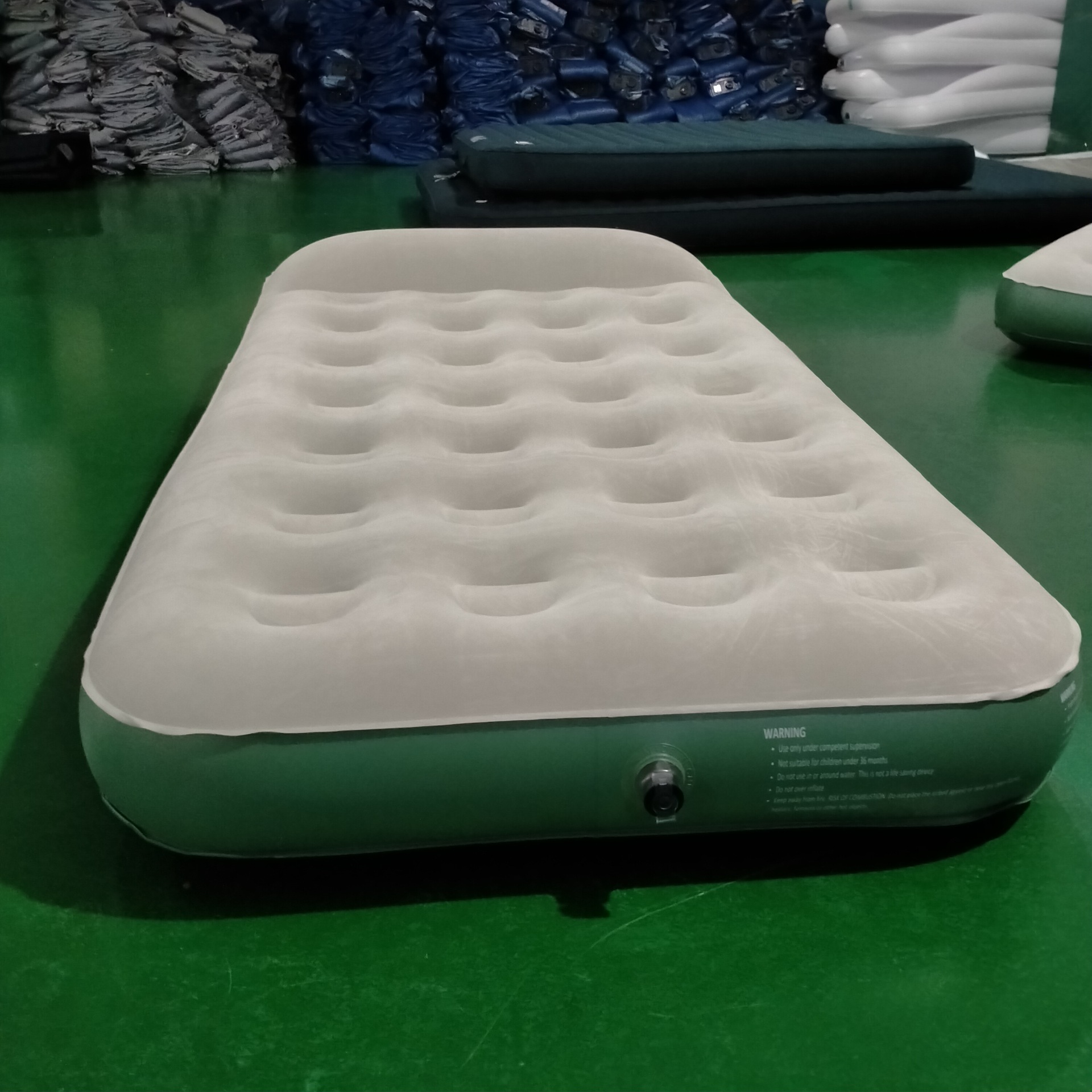 pvc充气床垫 植绒户外野营气垫床 28洞带枕头床垫单人充气床