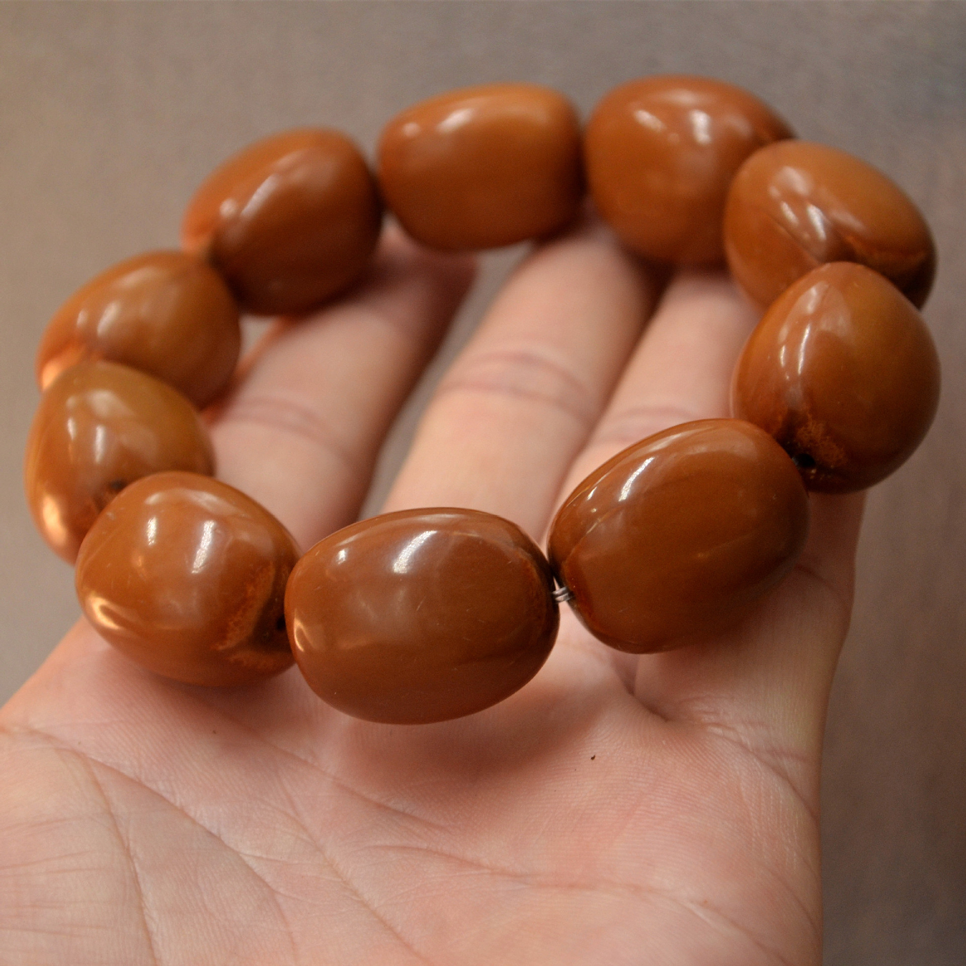 新春工艺18-19mm油红料三棱橄榄核手串 男款橄榄胡把玩手串